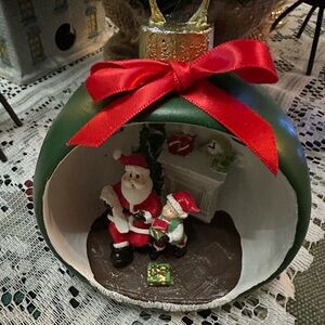 Santa Tabletop Ornament 6” Diorama